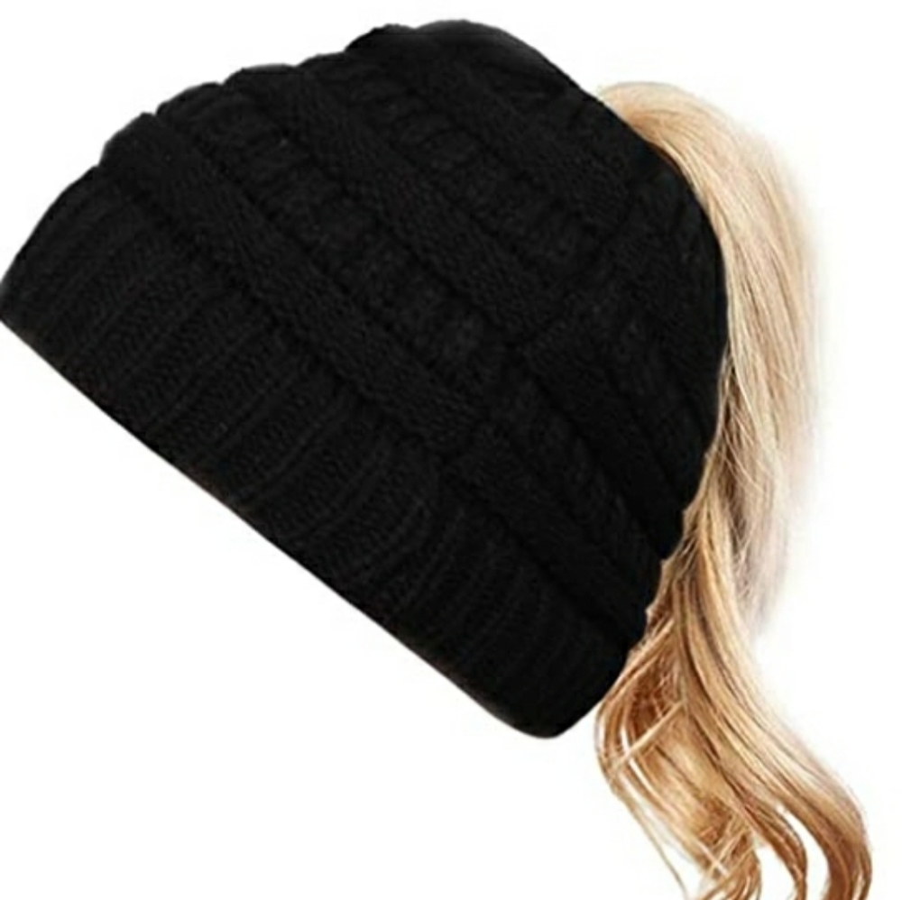 NEW! BLACK PONYTAIL BEANIE! PERFECT FOR SNOW SEASON!!